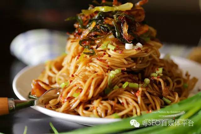 粤菜谱19期 葱油酥香干拌面的做法 中国版咖喱面的完美演绎