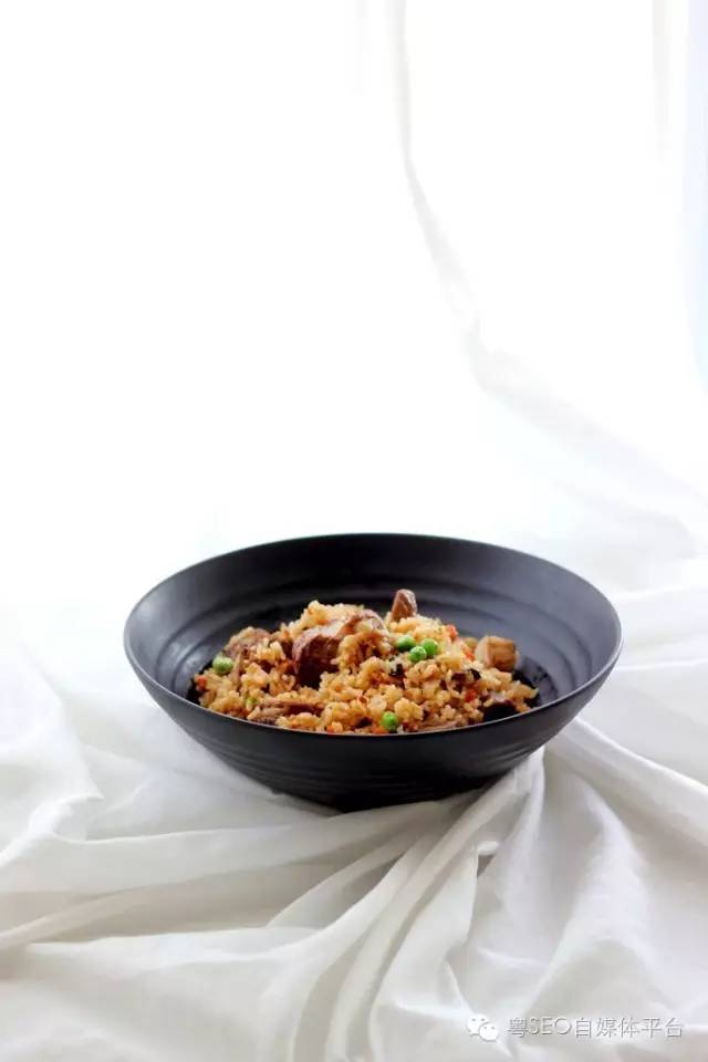 粤菜谱34期 电饭煲排骨焖饭的家常做法 香菇胡萝卜排骨饭 中国懒人食谱大全