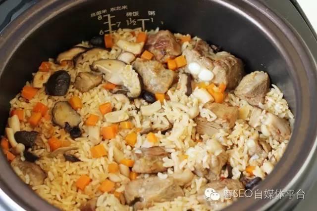 粤菜谱34期 电饭煲排骨焖饭的家常做法 香菇胡萝卜排骨饭 中国懒人食谱大全