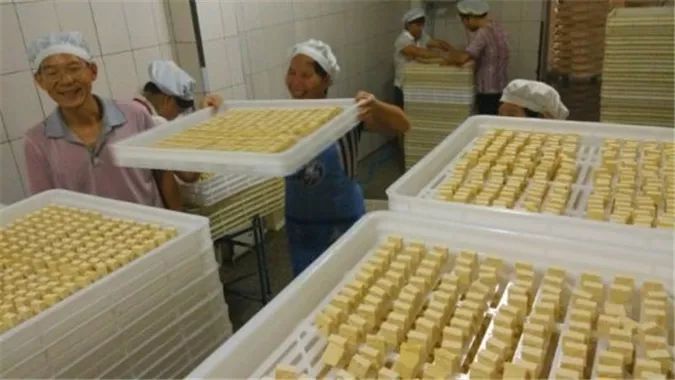 粤菜谱54期 香港美食旅游 探访中国香港廖孖记百年豆腐乳 广式VS港式美食