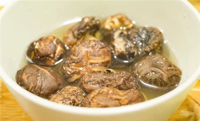 粤菜谱55期 用香港百年历史廖孖记腐乳蒸鸡 与豆腐乳蒸鸡翅是怎样的体验