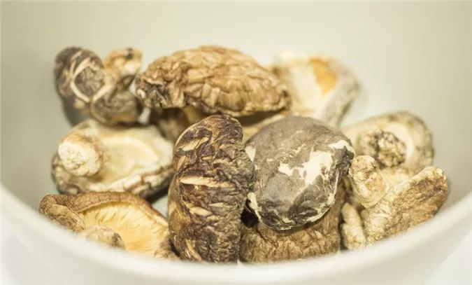 粤菜谱55期 用香港百年历史廖孖记腐乳蒸鸡 与豆腐乳蒸鸡翅是怎样的体验