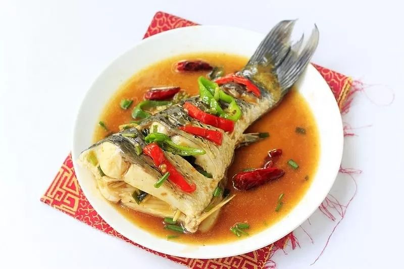 粤菜谱63期 清蒸无头草鱼的做法图文步骤教程 臻米科技电蒸锅如何制作清蒸草鱼