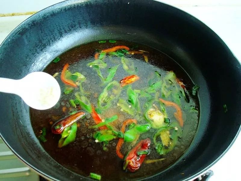 粤菜谱63期 清蒸无头草鱼的做法图文步骤教程 臻米科技电蒸锅如何制作清蒸草鱼